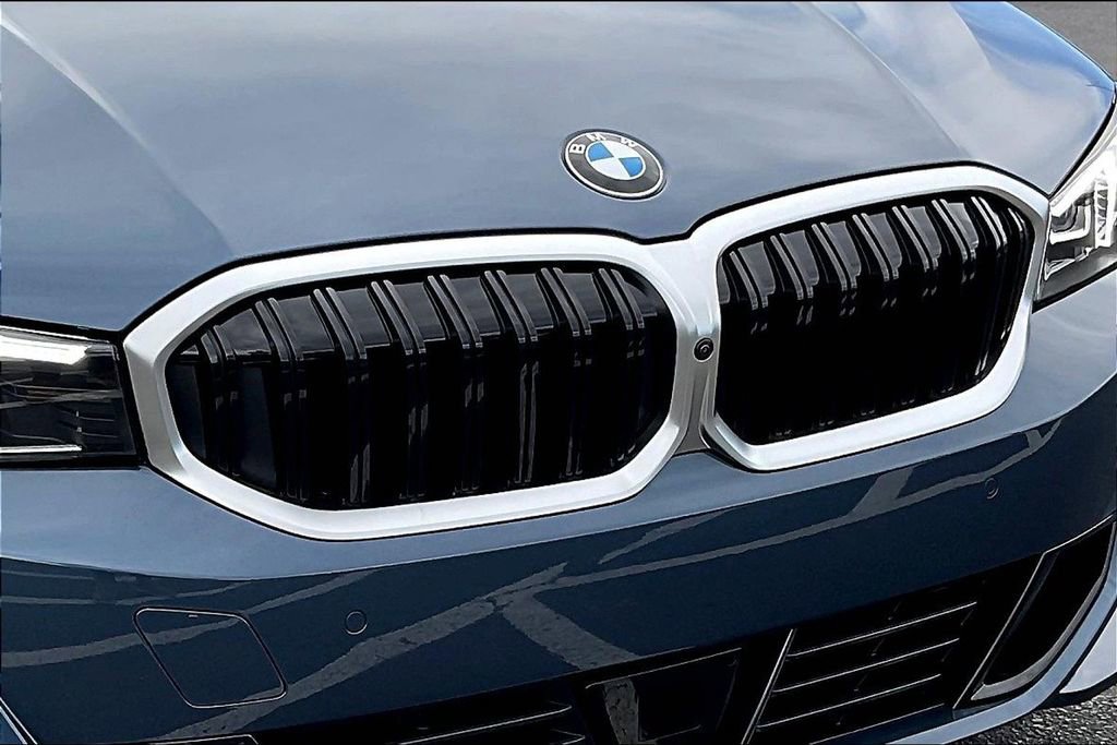 New 2026 BMW 330i xDrive Sedan w/ Premium Package AWD/4WD image 32