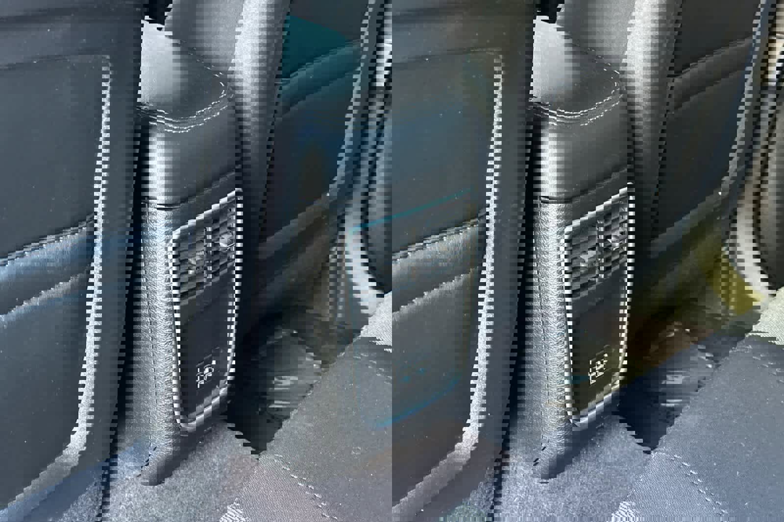 Used 2018 Dodge Charger SXT image 14