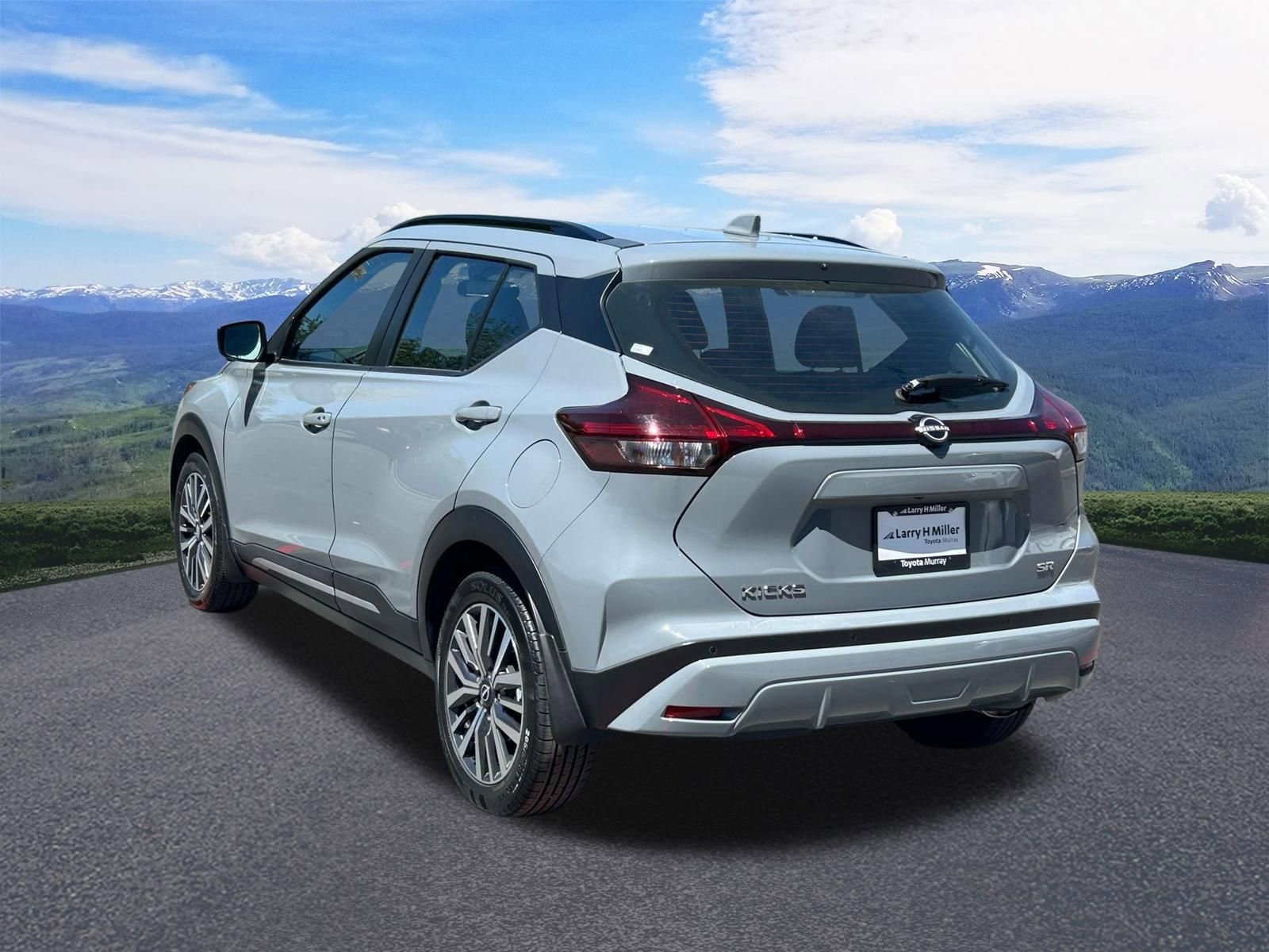 Used 2023 Nissan Kicks SR FWD image 3