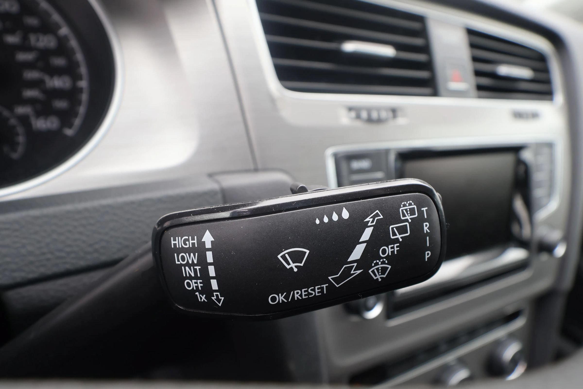 Used 2015 Volkswagen Golf Launch Edition FWD image 25