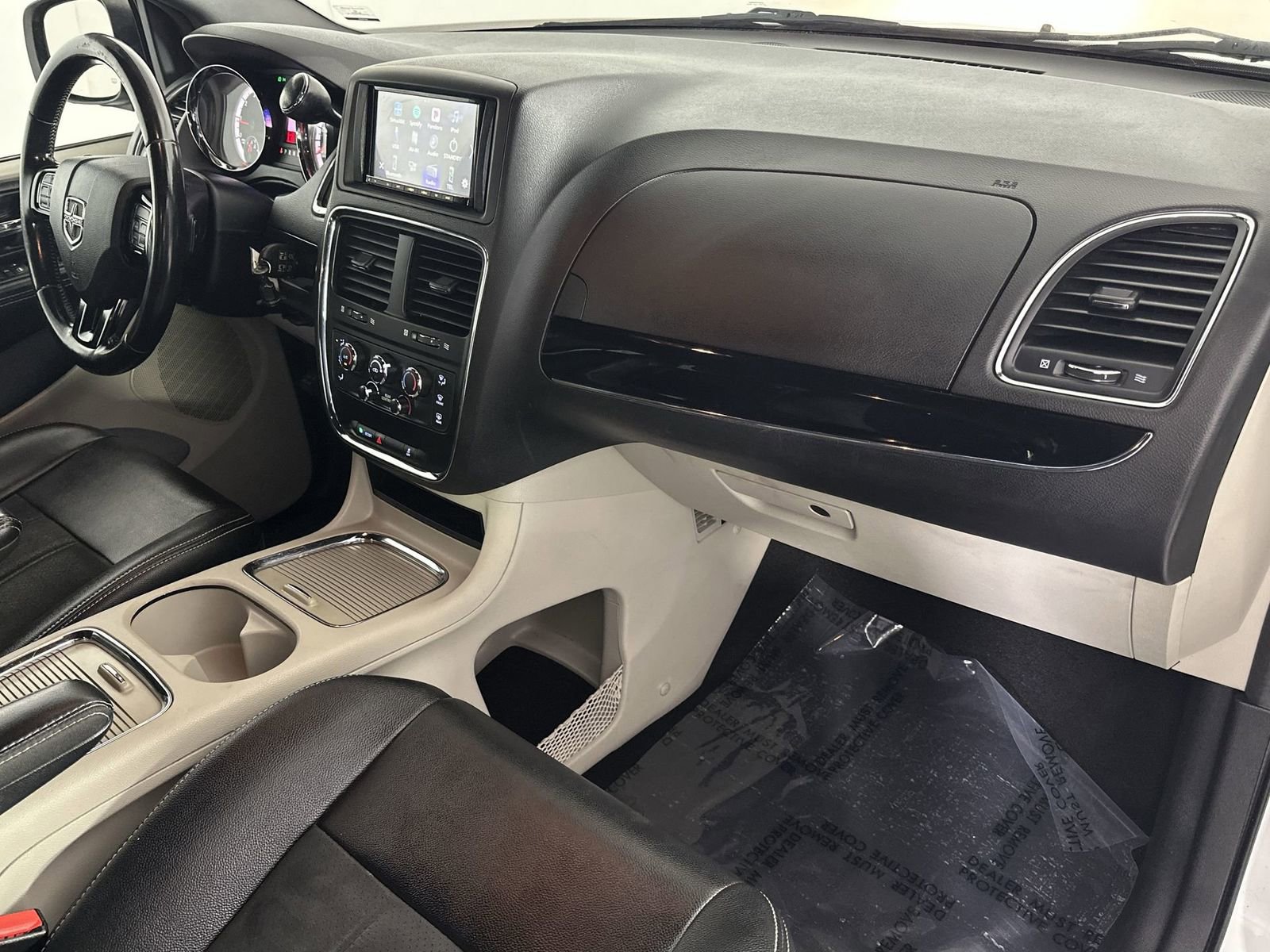 Used 2019 Dodge Grand Caravan SXT w/ Rear Park Assist Package FWD image 32