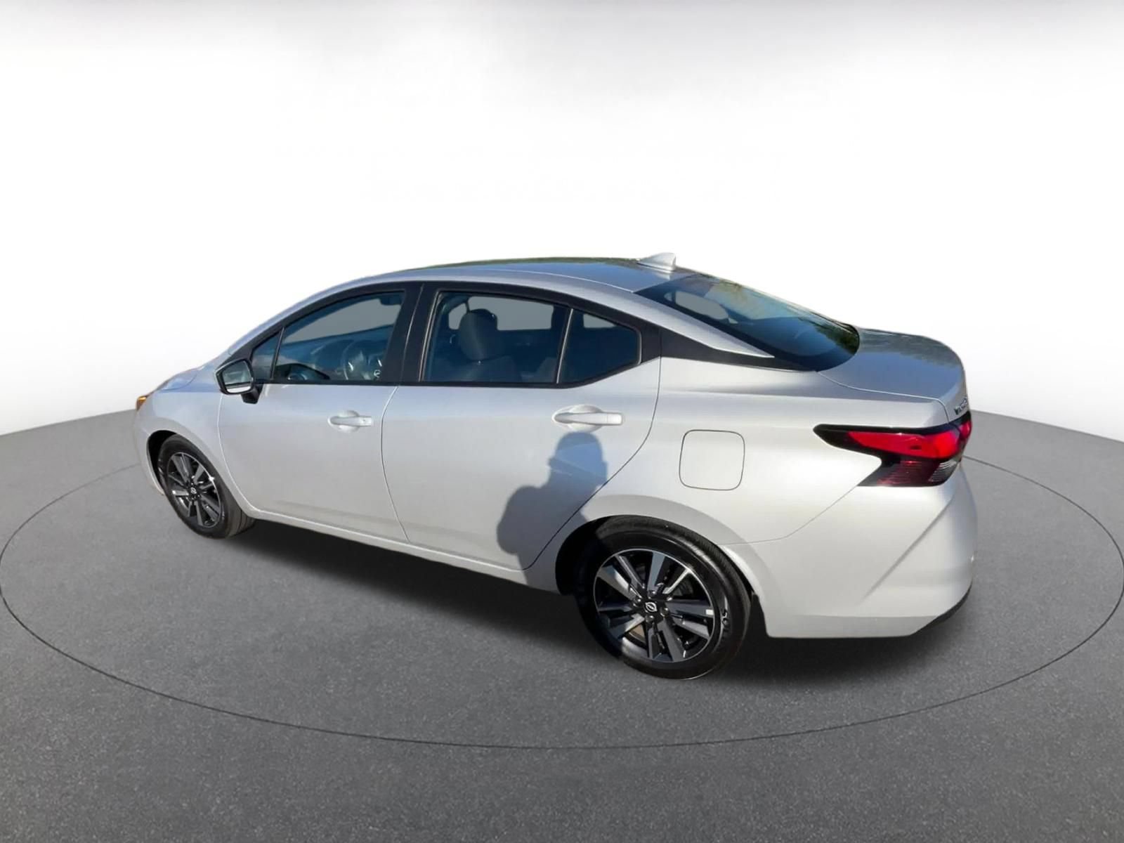 Used 2025 Nissan Versa SV FWD image 10