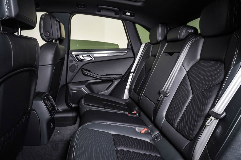 New 2026 Porsche Macan GTS AWD/4WD image 17