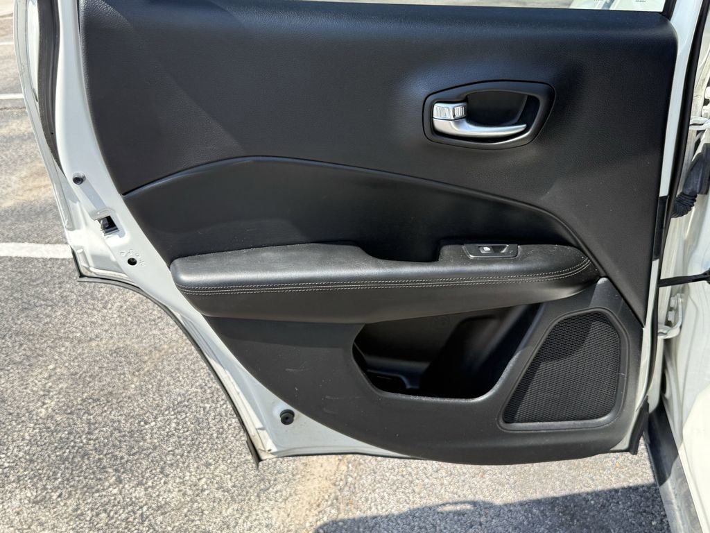 Used 2019 Jeep Compass Latitude FWD image 22