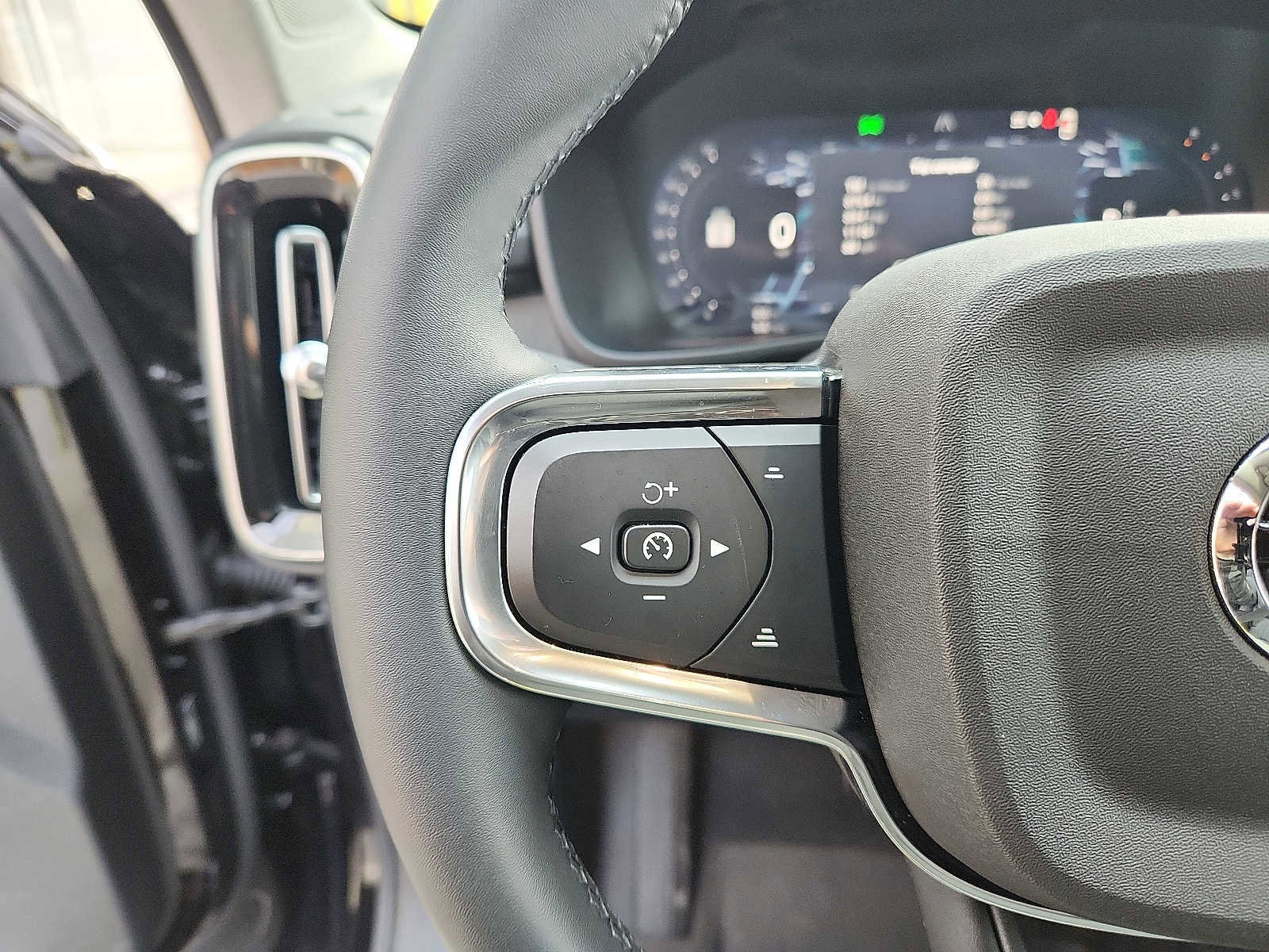 Used 2026 Volvo XC40 B5 Plus w/ Protection Package Premier image 20