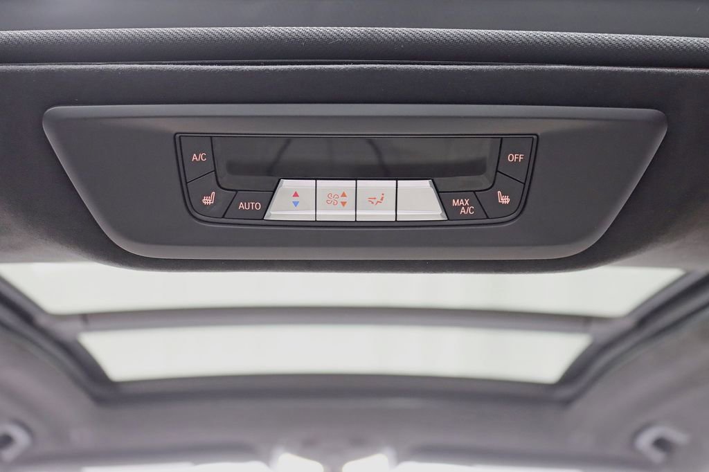 Used 2022 BMW X7 M50i image 38