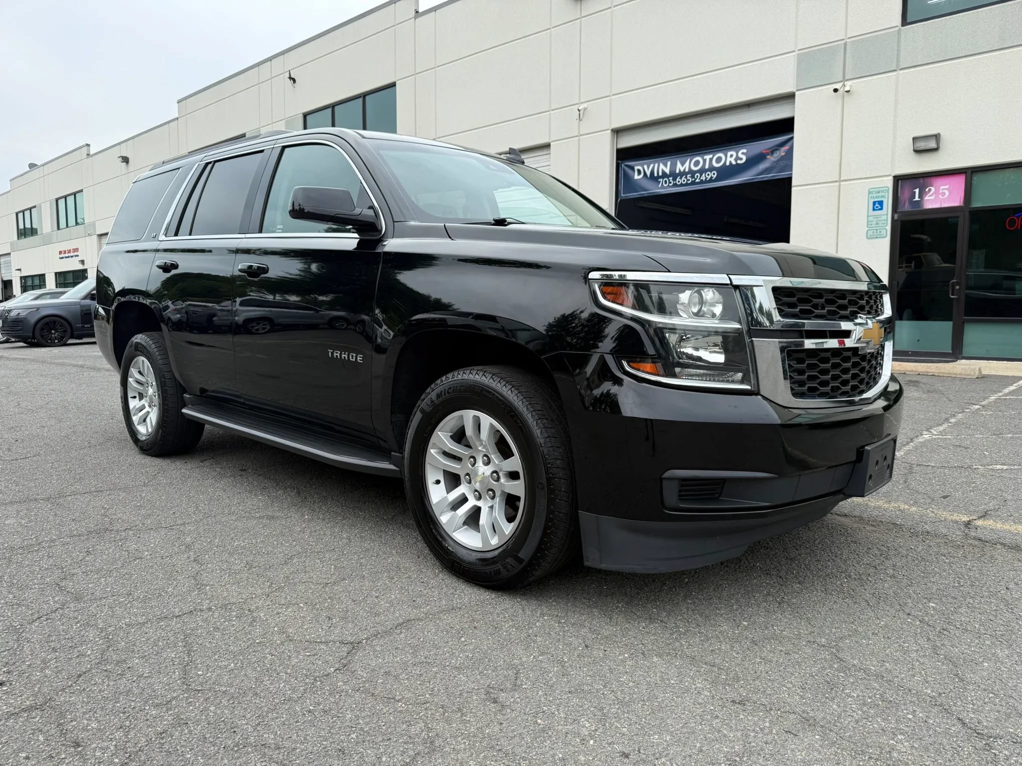 Used 2018 Chevrolet Tahoe LT AWD/4WD image 2