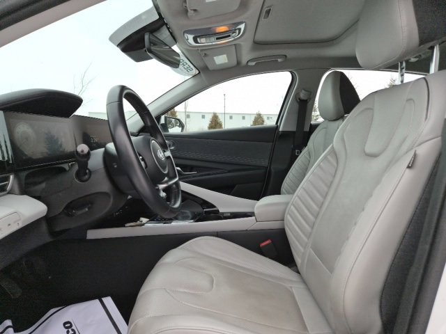 Used 2023 Hyundai Elantra Limited image 14