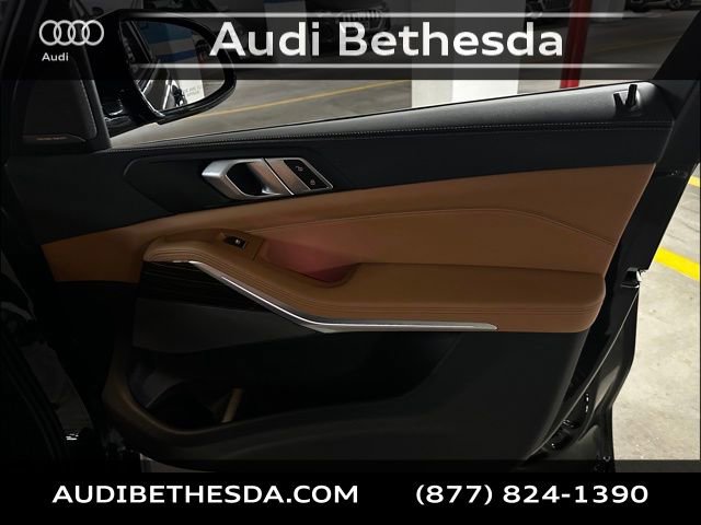 Used 2025 BMW X5 xDrive40i w/ M Sport Package image 29