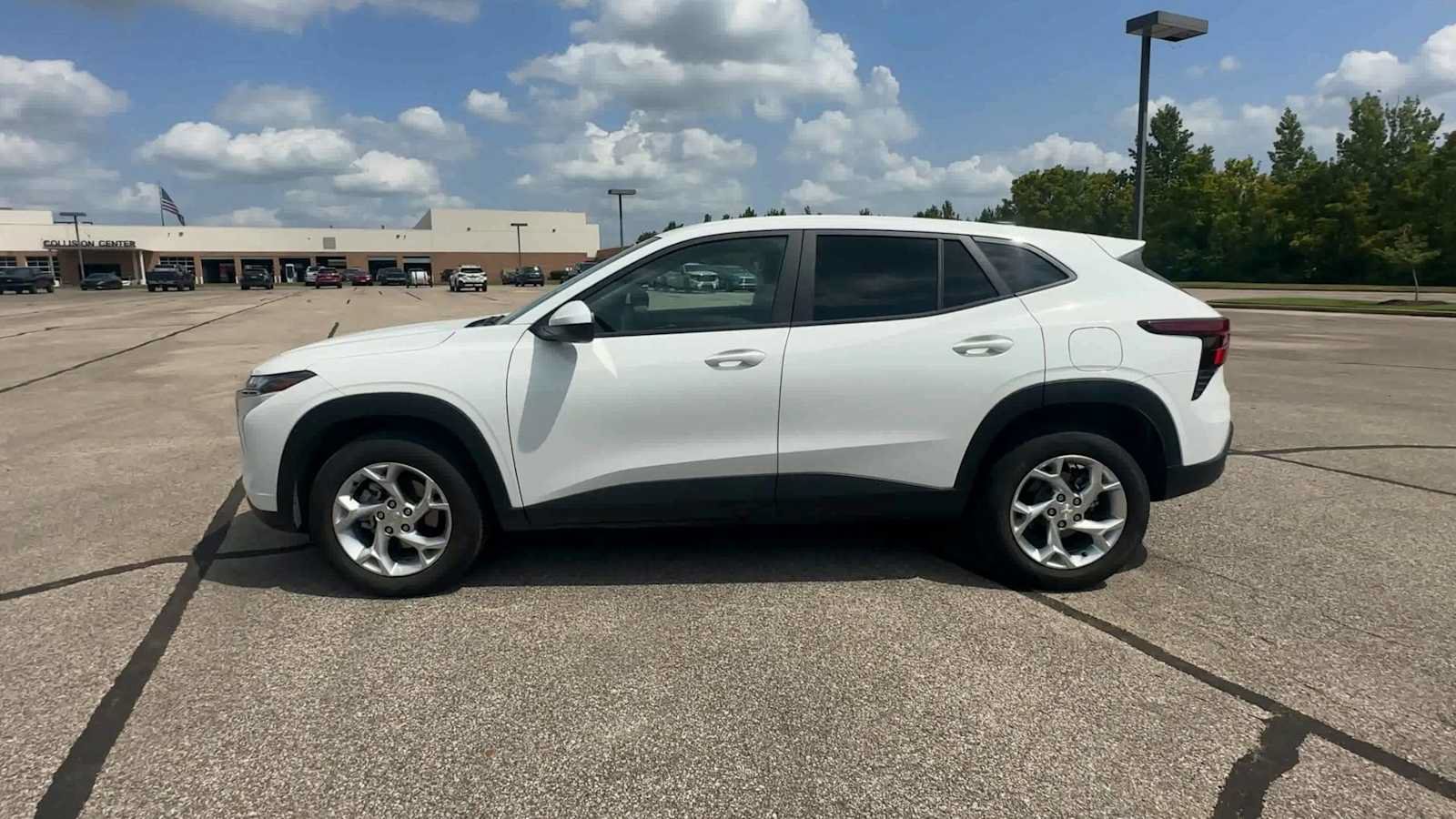 Used 2024 Chevrolet Trax LS w/ LS Convenience Package FWD image 5