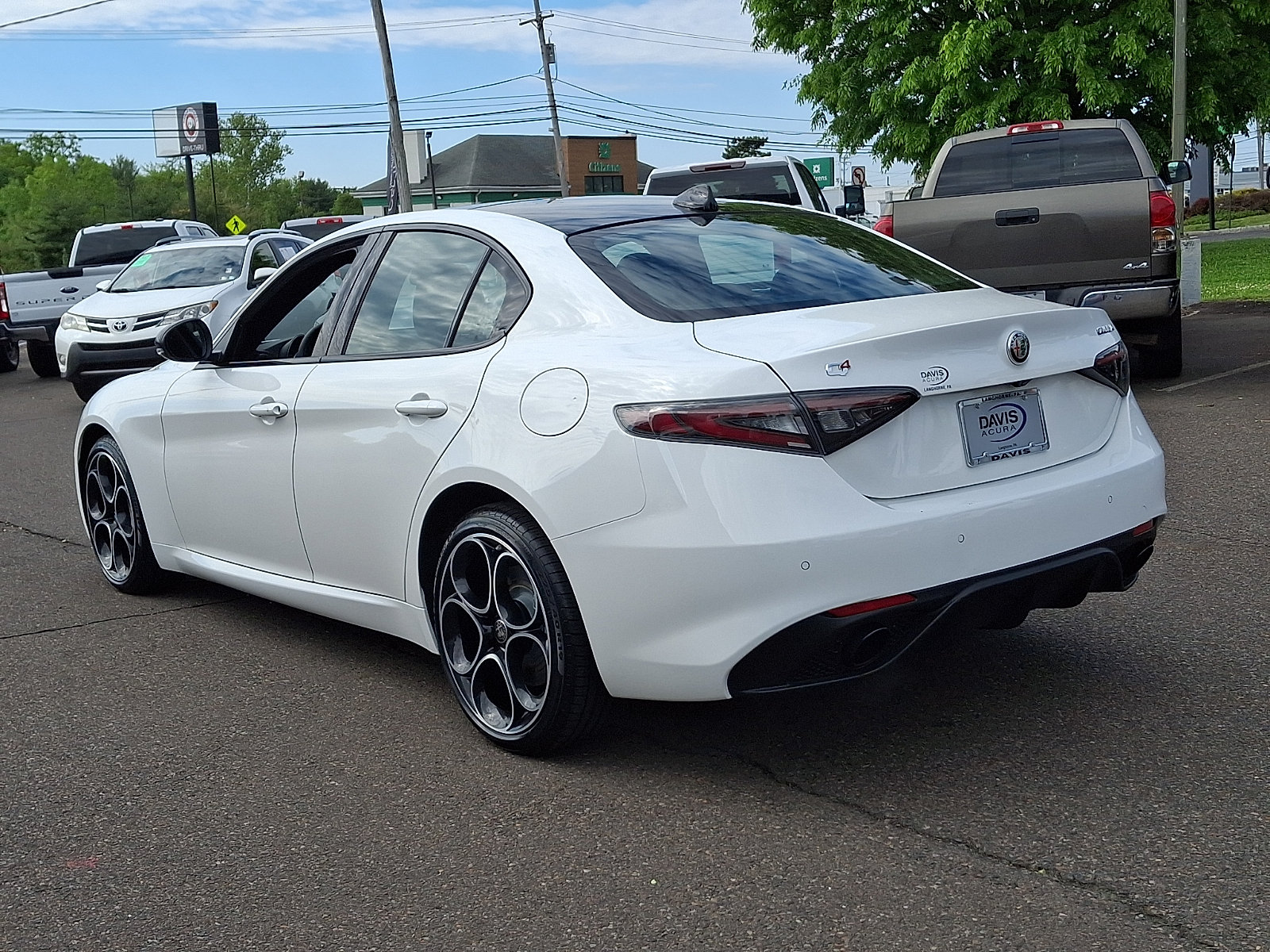 Used 2025 Alfa Romeo Giulia AWD w/ Driving Assist Package image 6