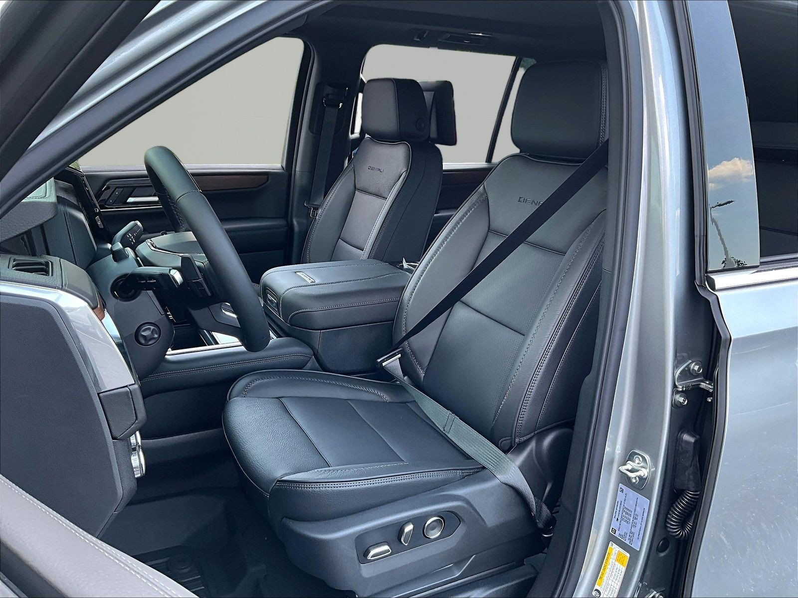 New 2026 GMC Yukon XL Denali w/ Denali Reserve Package AWD/4WD image 17