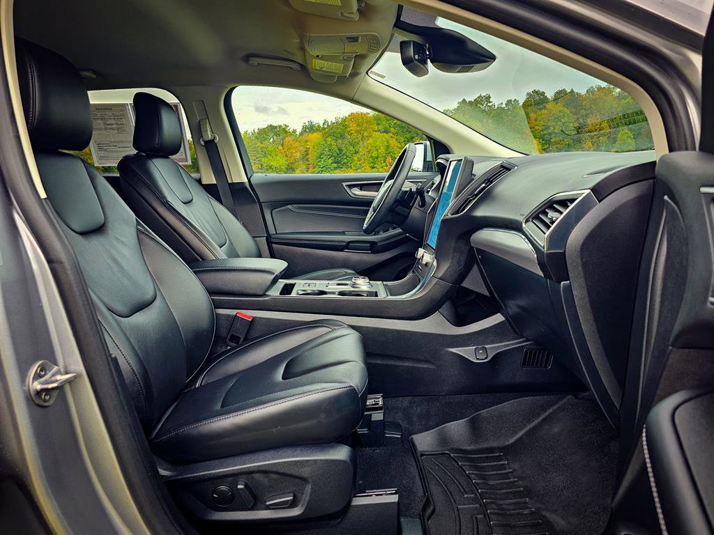 Used 2021 Ford Edge Titanium w/ Class II Trailer Tow Package image 46