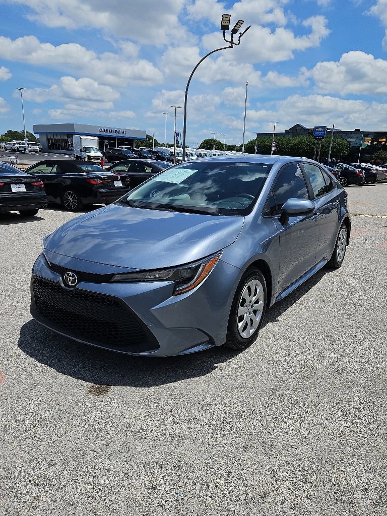 Used 2021 Toyota Corolla LE FWD image 3