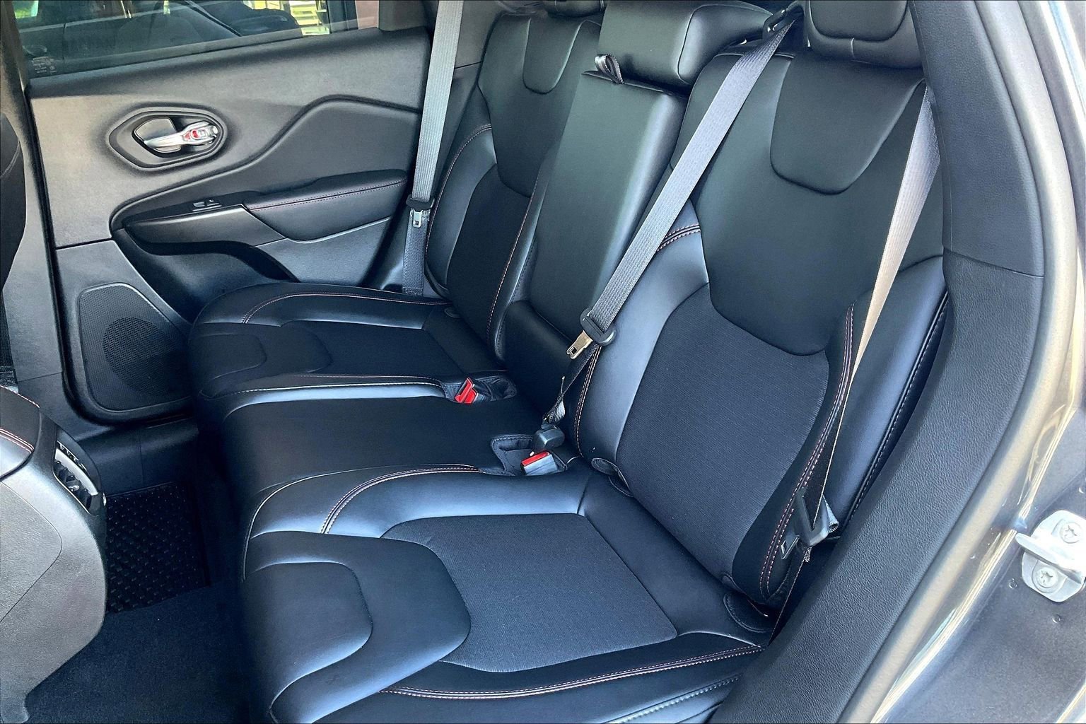 Used 2022 Jeep Cherokee Trailhawk w/ Sun, Sound & Nav Group image 17