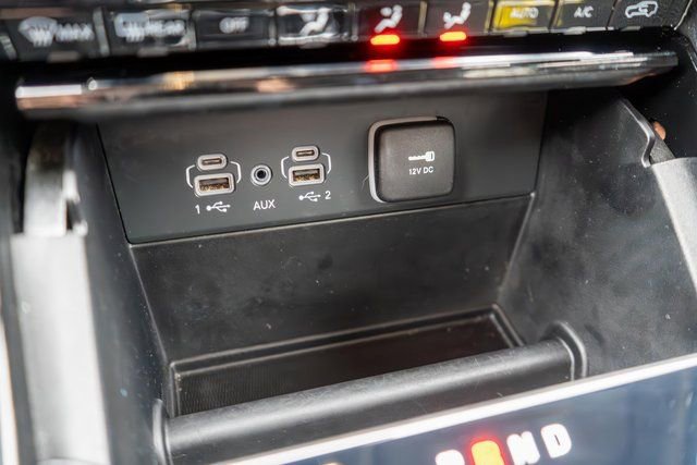 Used 2023 Jeep Grand Cherokee Laredo AWD/4WD image 30