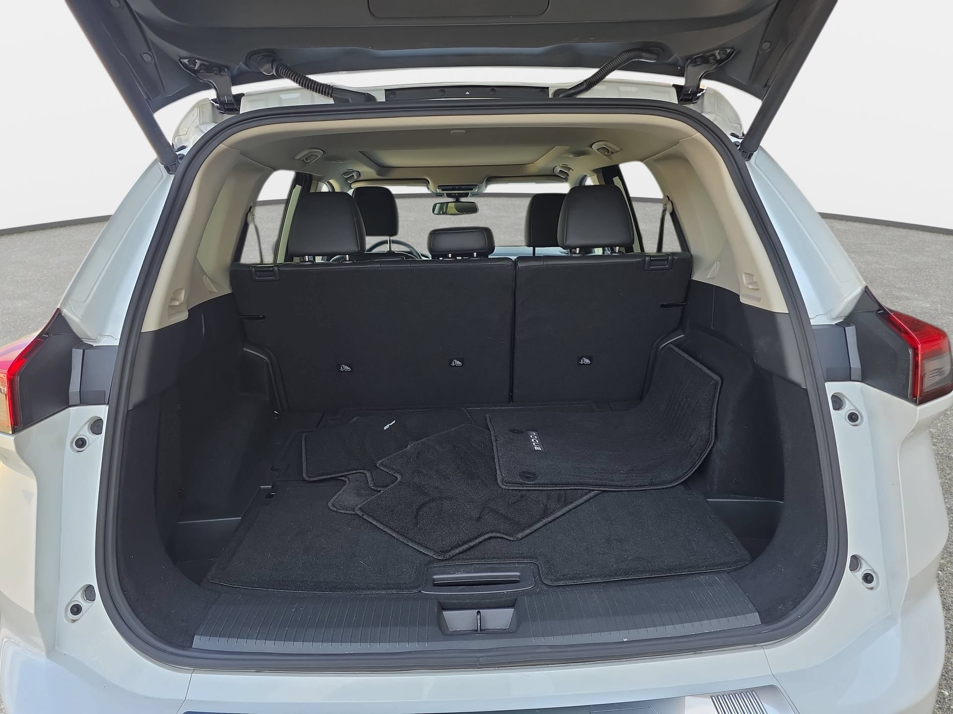 Used 2025 Nissan Rogue SL w/ SL Premium Package AWD/4WD image 12