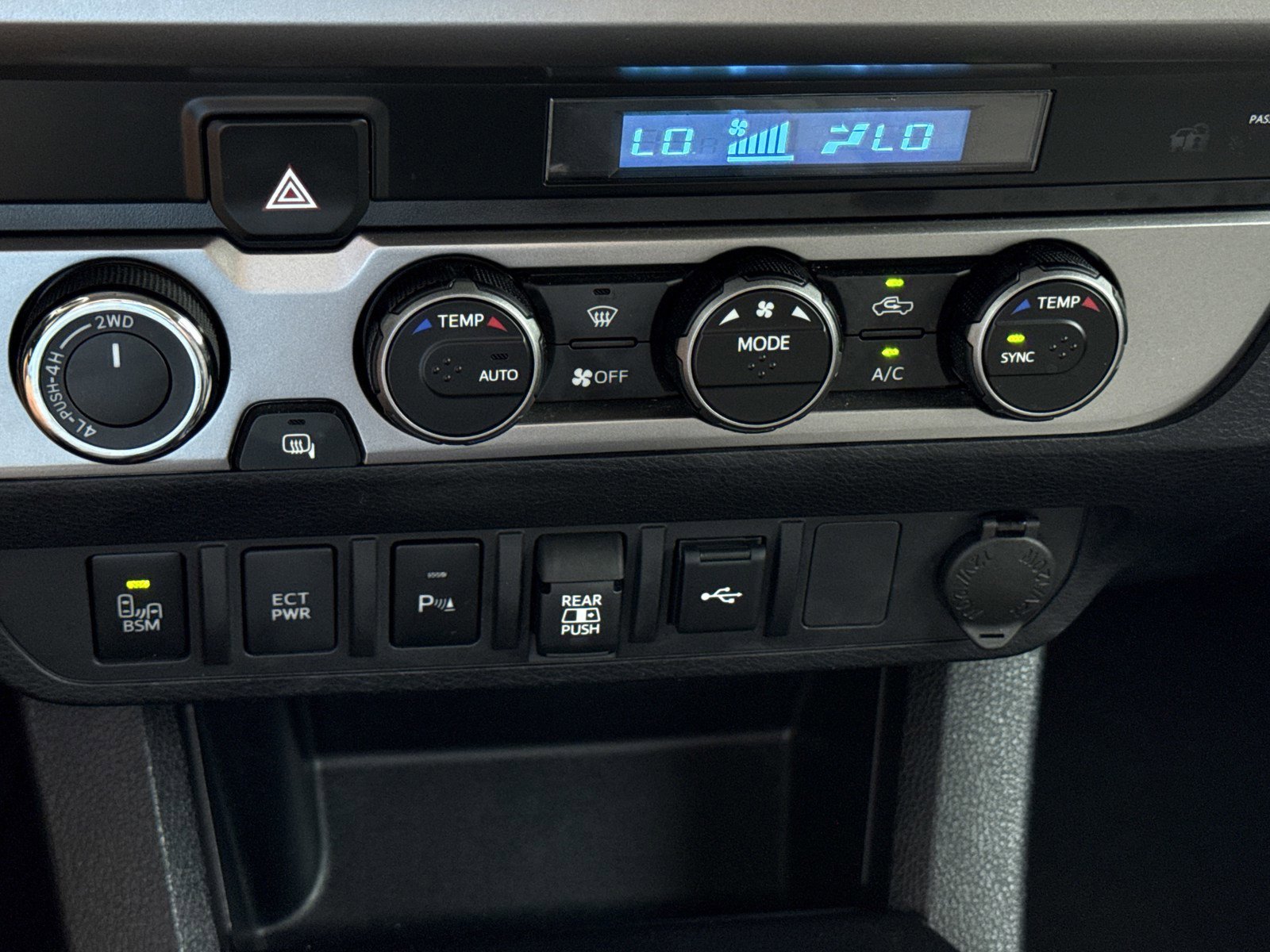 Used 2023 Toyota Tacoma SR5 AWD/4WD image 26