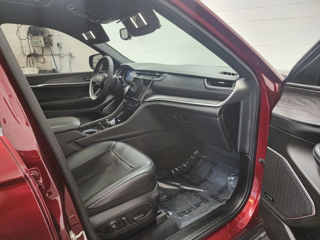 Used 2024 Jeep Grand Cherokee L Limited AWD/4WD image 36