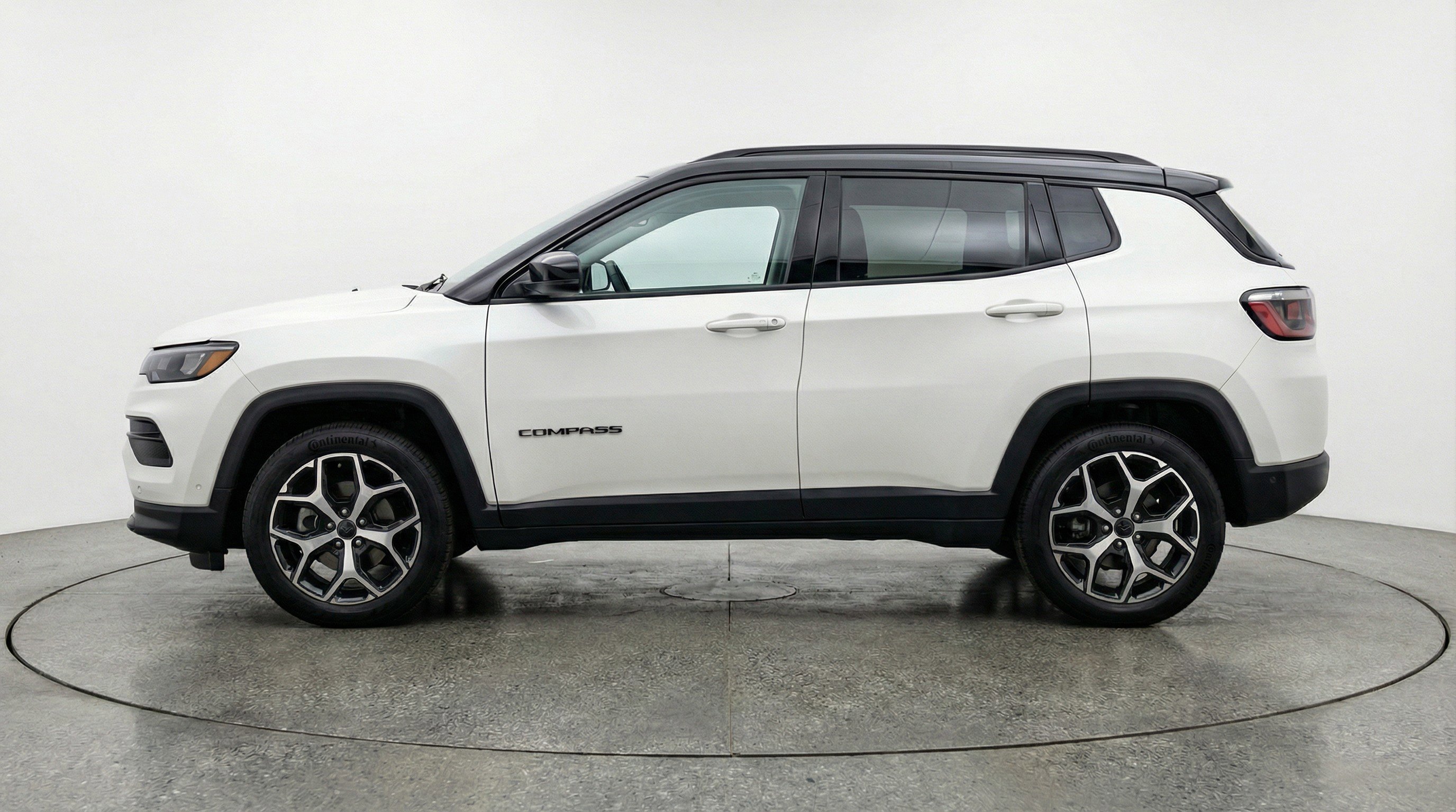 Used 2025 Jeep Compass Limited image 5