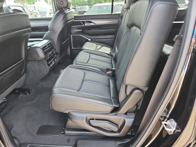 Used 2025 Jeep Wagoneer Series II w/ 8-Passenger Seating Package AWD/4WD image 25