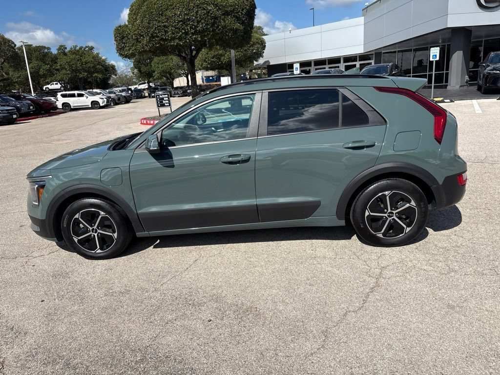 Used 2024 Kia Niro EX FWD image 2