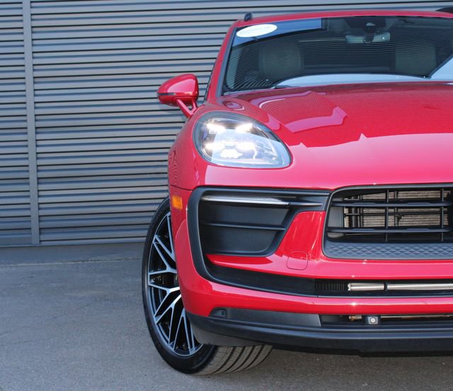 Certified 2025 Porsche Macan image 38