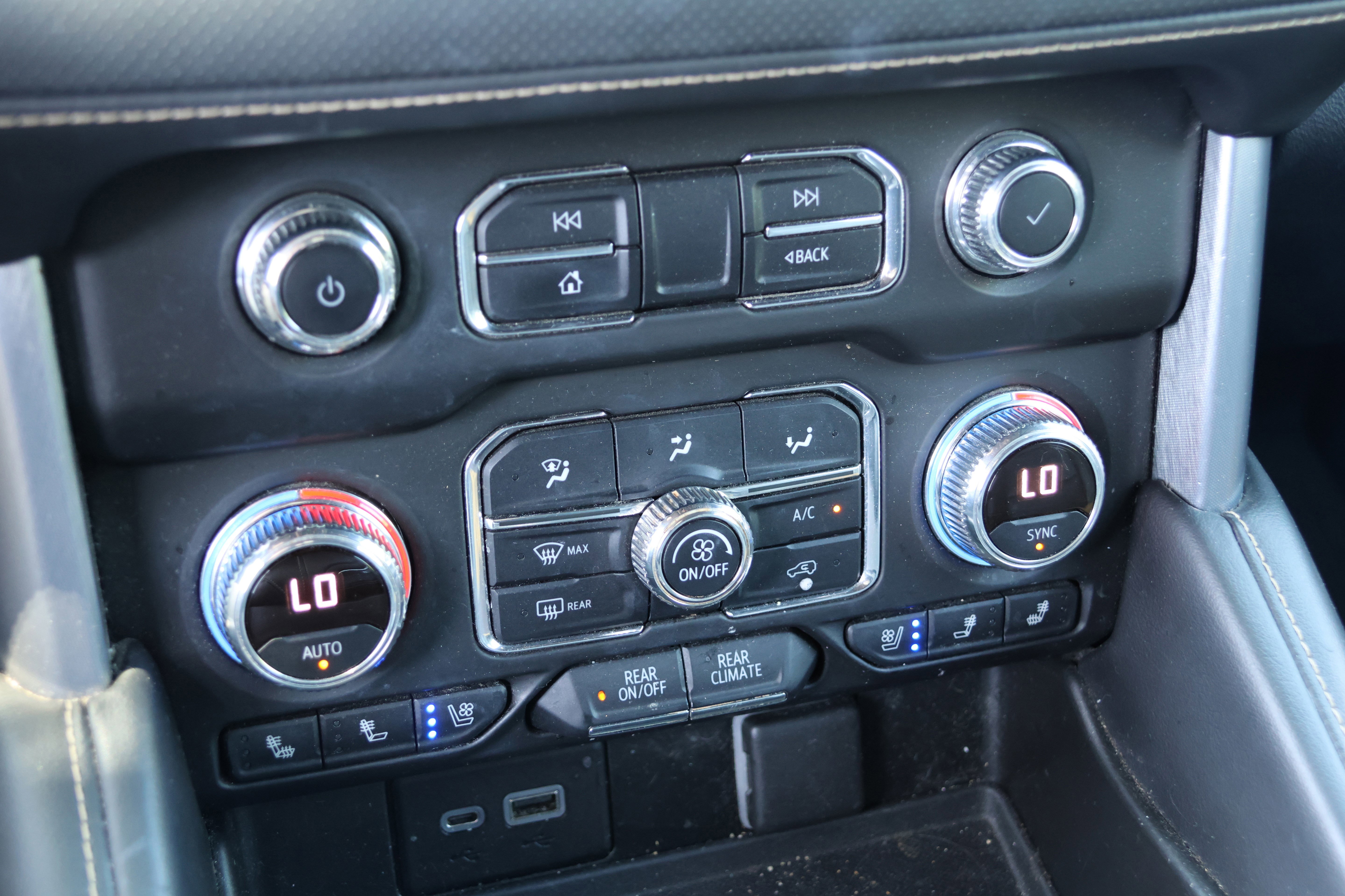 Used 2021 GMC Yukon SLT w/ SLT Luxury Plus Package AWD/4WD image 31