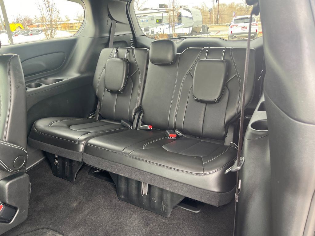 Used 2025 Chrysler Pacifica Select image 30