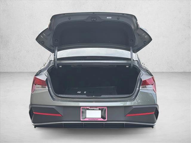 New 2026 Hyundai Elantra SE FWD image 3