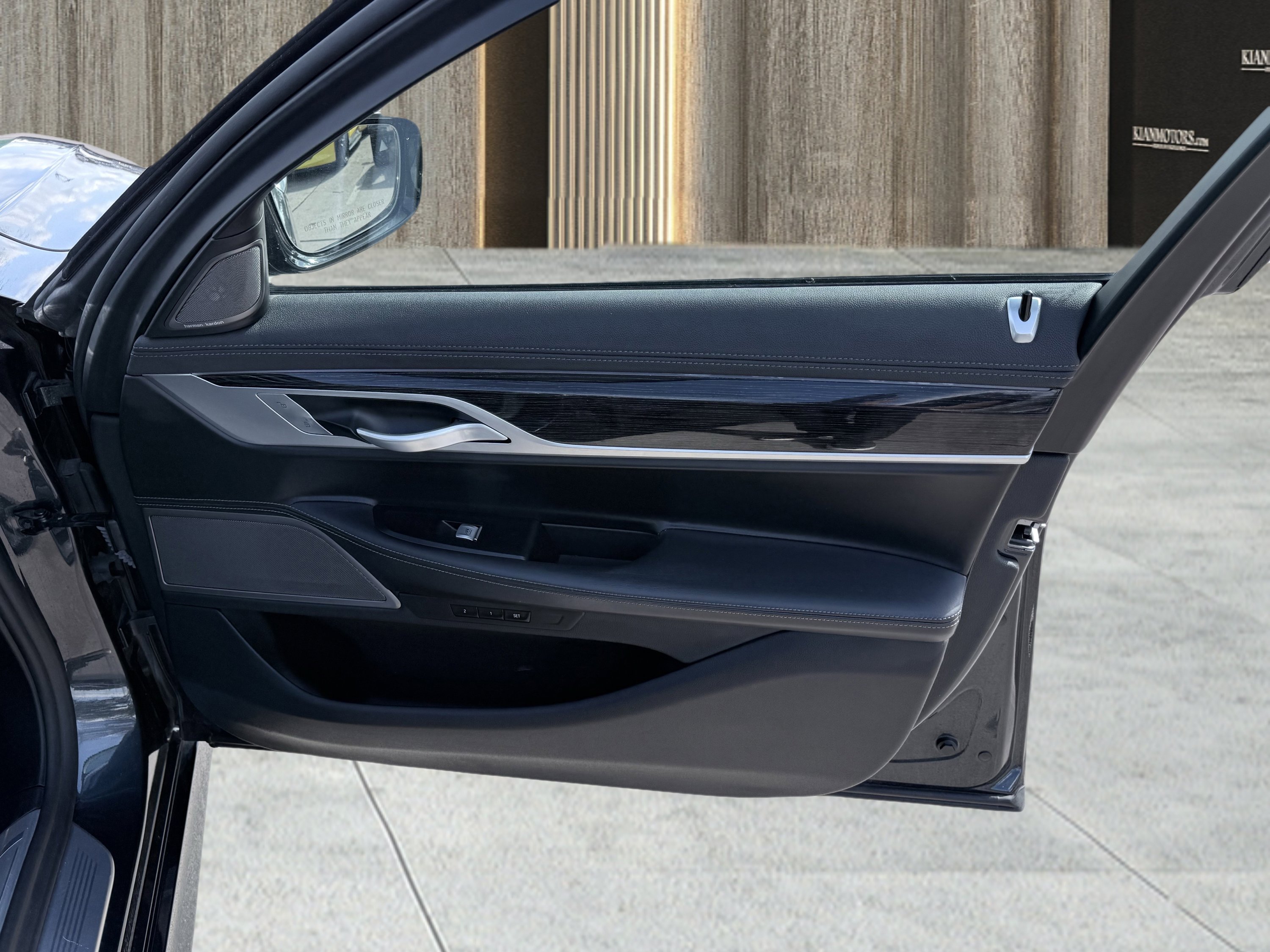 Used 2019 BMW 750i w/ M Sport Package image 64