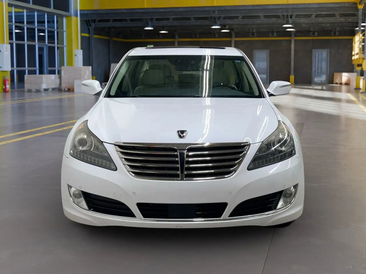 Used 2014 Hyundai Equus Signature RWD image 2