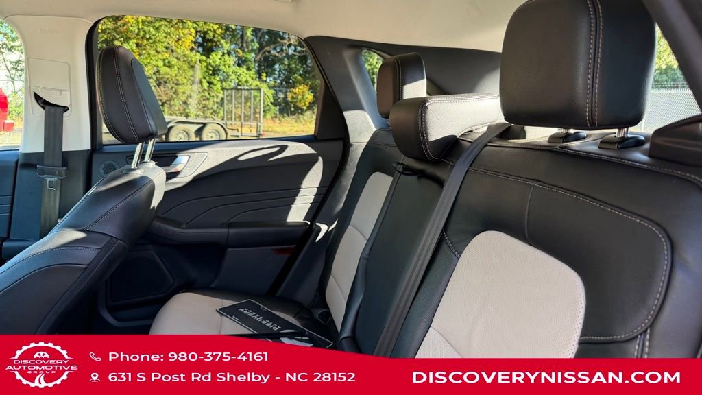 Used 2022 Ford Escape Titanium w/ Titanium Premium Package image 33