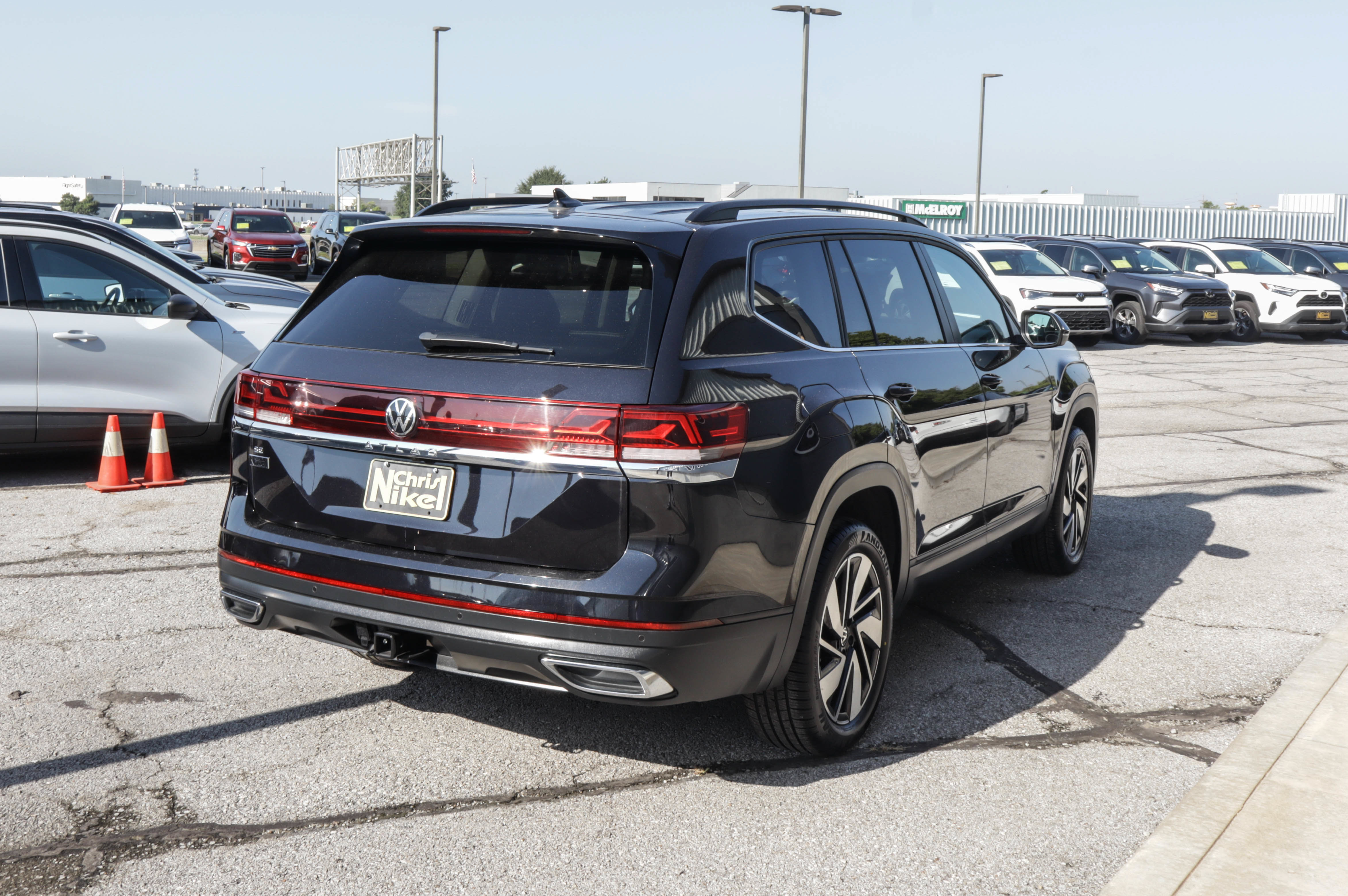 Used 2025 Volkswagen Atlas SE FWD image 4