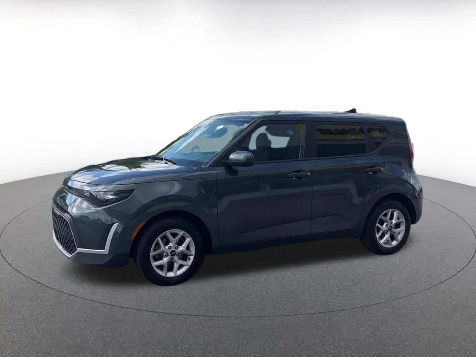 Used 2025 Kia Soul LX w/ LX Technology Package FWD image 8