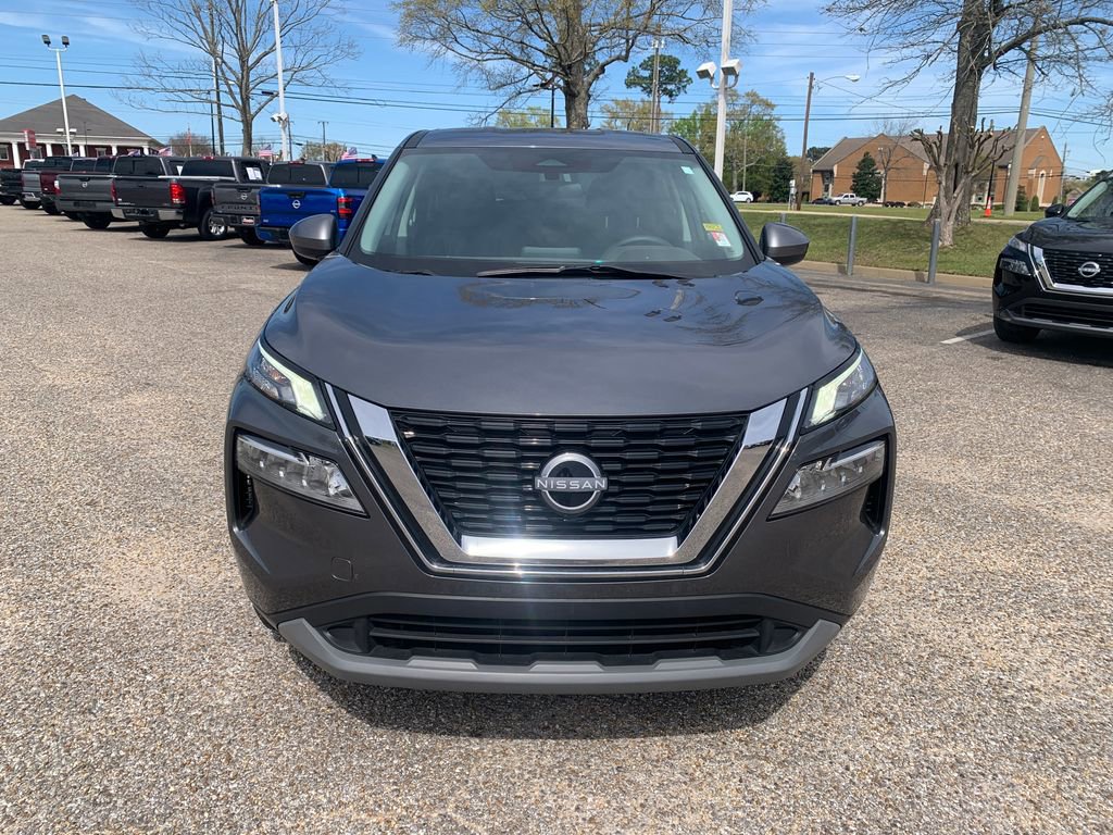Used 2023 Nissan Rogue SV image 3