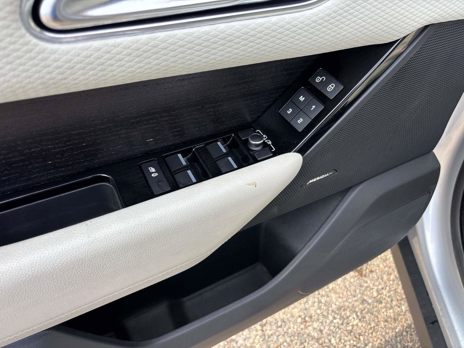 Used 2018 Land Rover Range Rover Velar S image 15