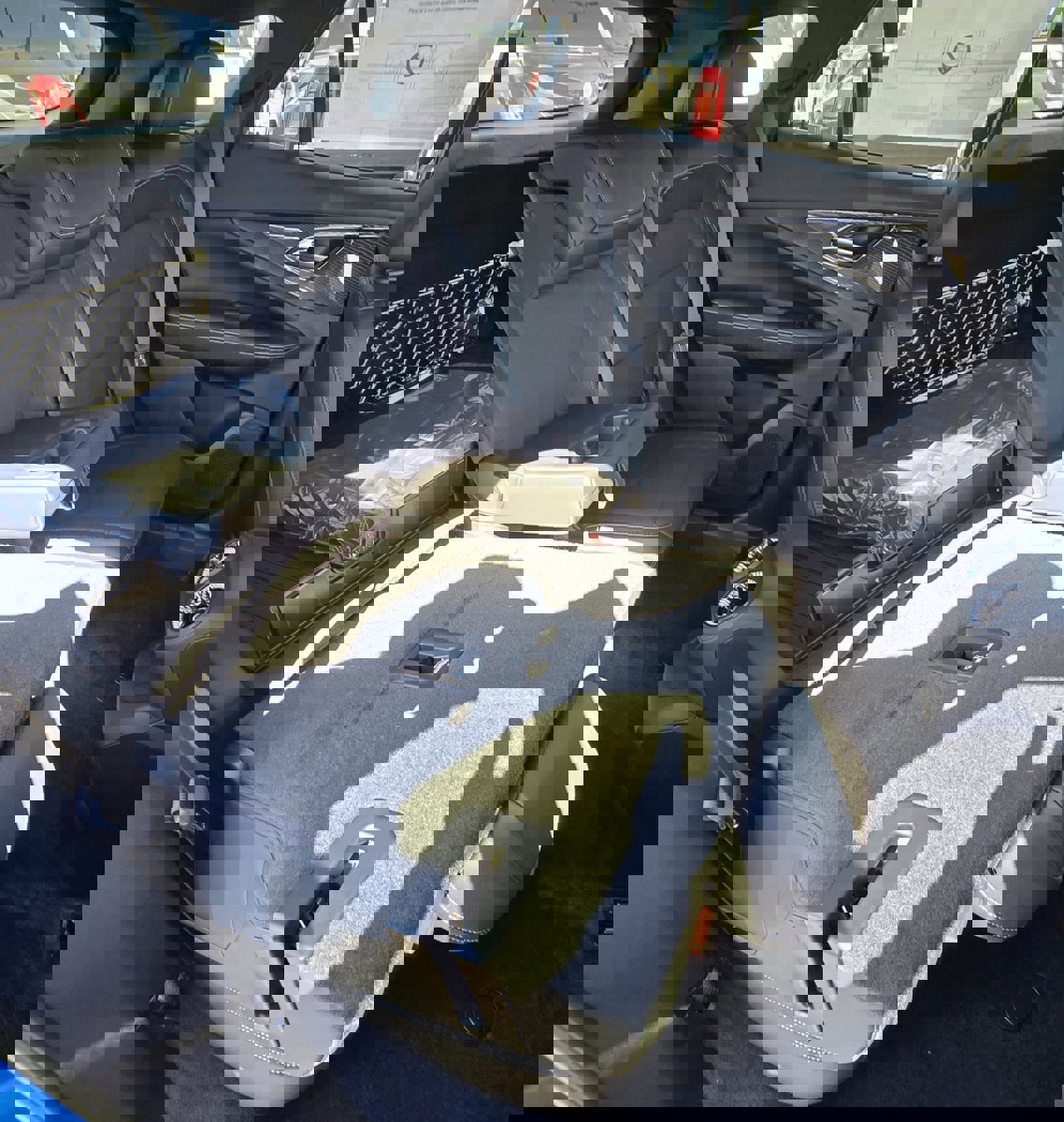 Used 2025 Chevrolet Blazer EV LT w/ Super Cruise Package AWD/4WD image 17