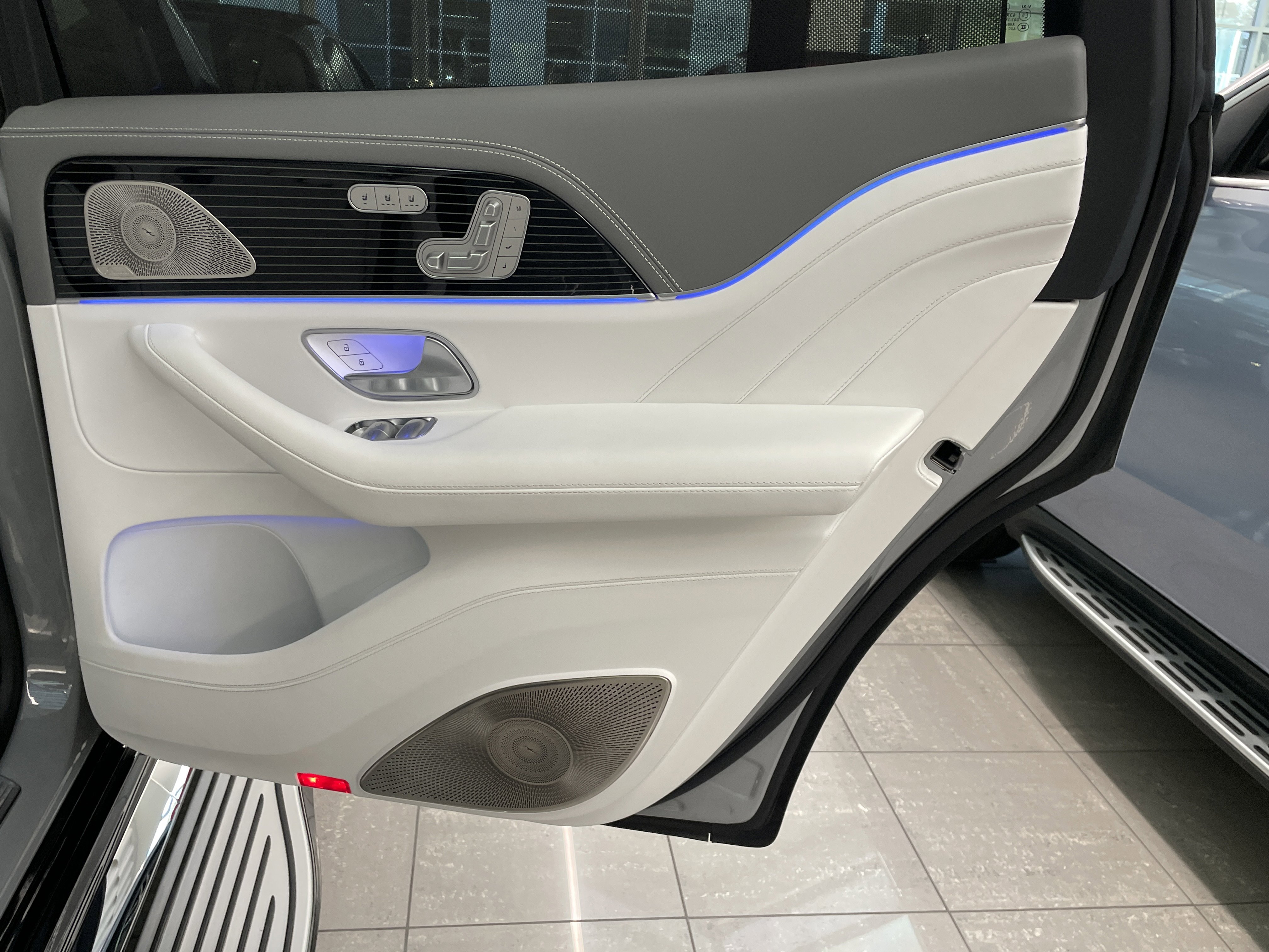 Certified 2025 Mercedes-Benz Maybach GLS 600 4MATIC image 44