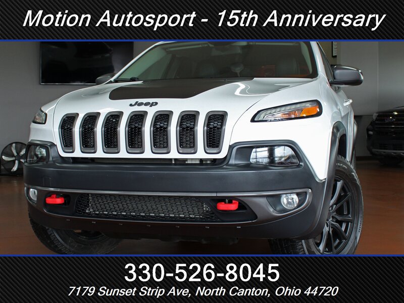 Used 2017 Jeep Cherokee Trailhawk AWD/4WD image 44