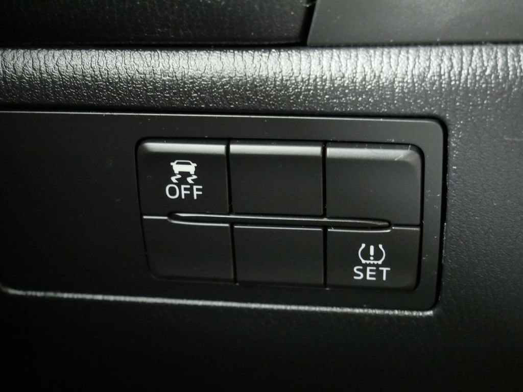 Used 2018 MAZDA MAZDA3 Touring FWD image 24