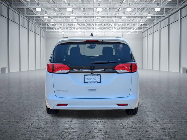 Used 2023 Chrysler Voyager LX FWD image 4