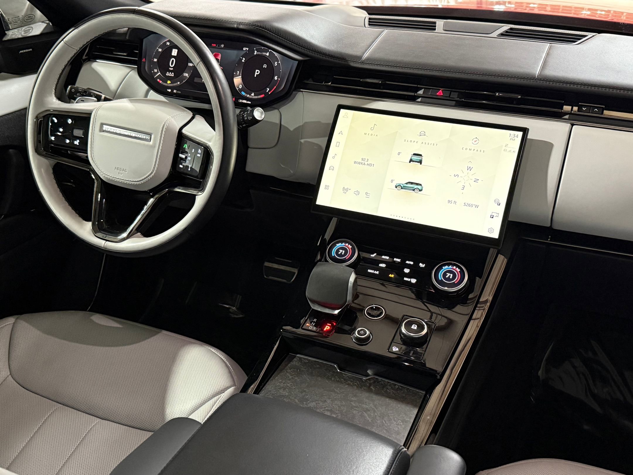 Used 2023 Land Rover Range Rover Sport SE Dynamic image 4