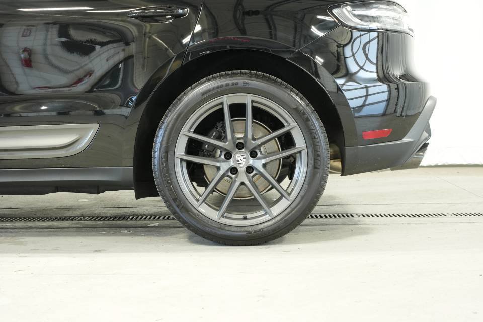 Certified 2026 Porsche Macan Turbo AWD/4WD image 43