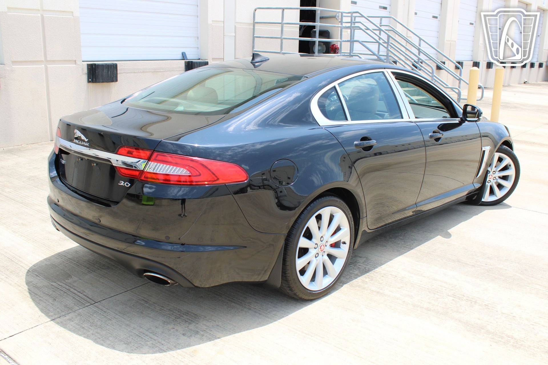 Used 2014 Jaguar XF 3.0 RWD image 16