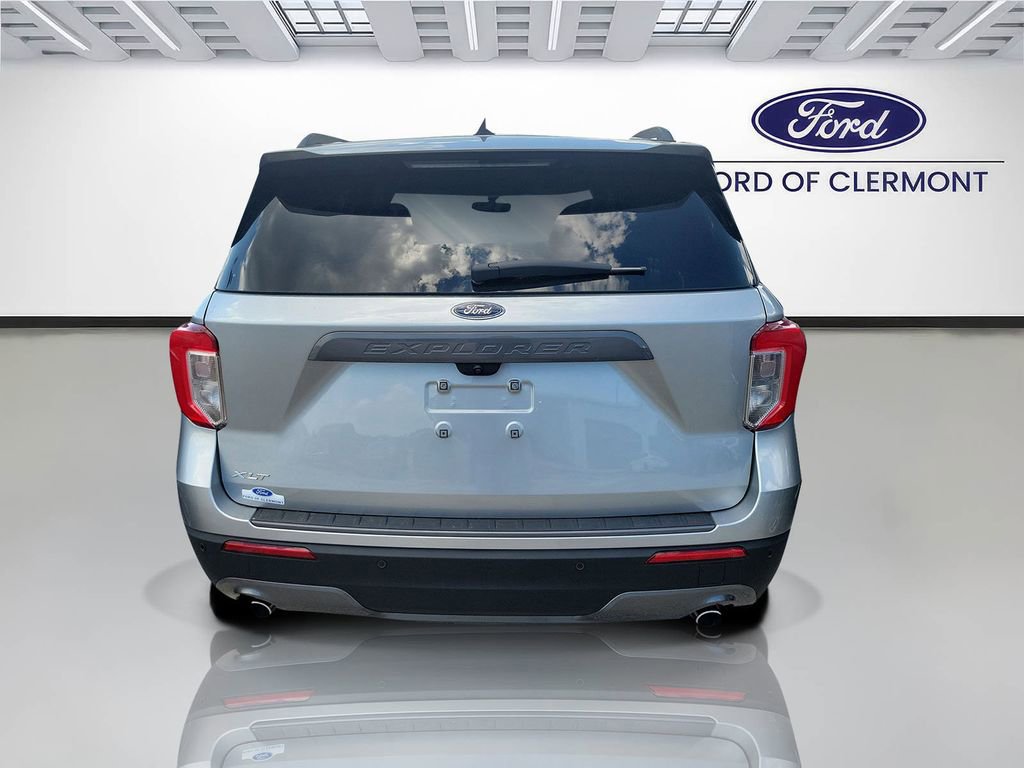 Used 2024 Ford Explorer XLT w/ Equipment Group 202A image 4