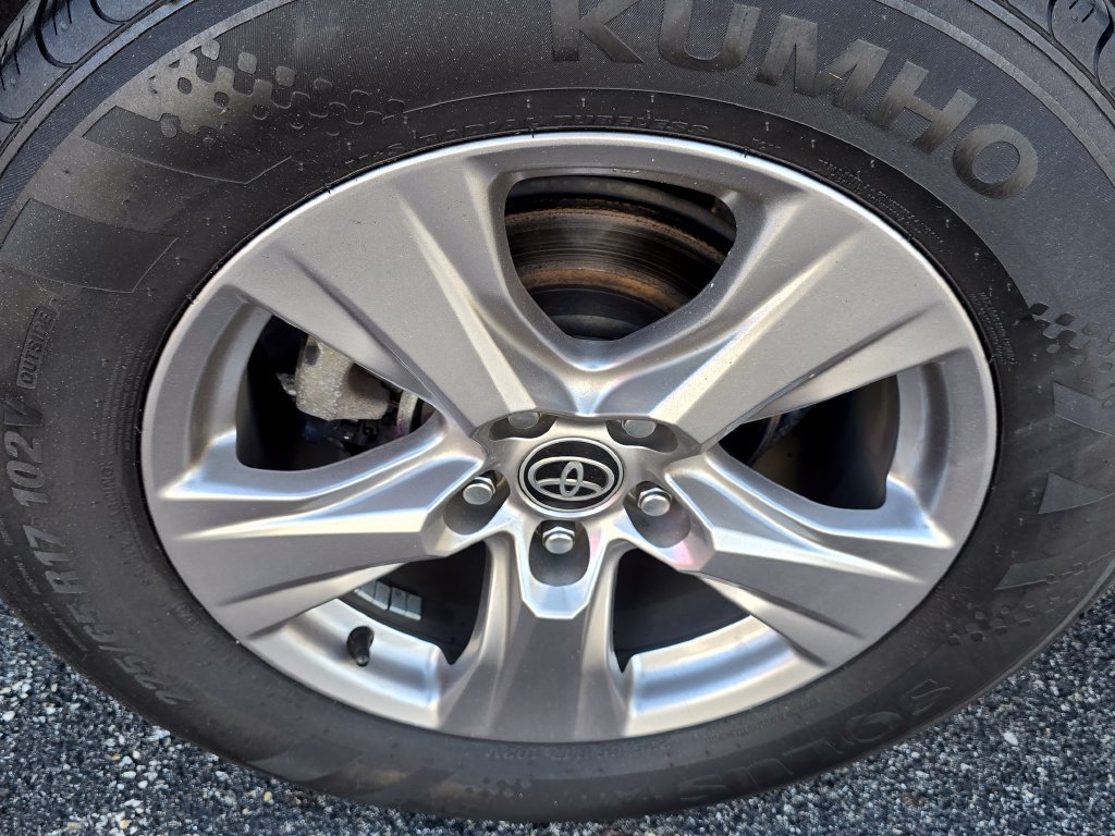 Used 2022 Toyota RAV4 XLE AWD/4WD image 10
