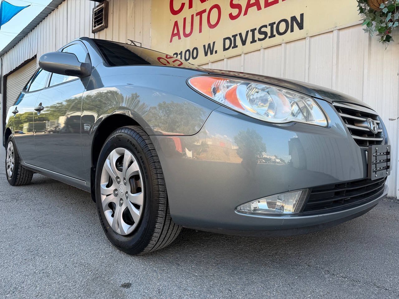 Used 2010 Hyundai Elantra GLS FWD image 2
