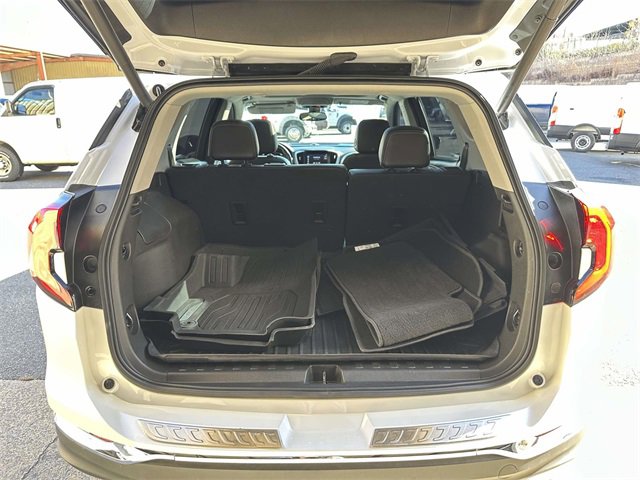 Used 2021 GMC Terrain SLT w/ LPO, Bright Accent Package image 23