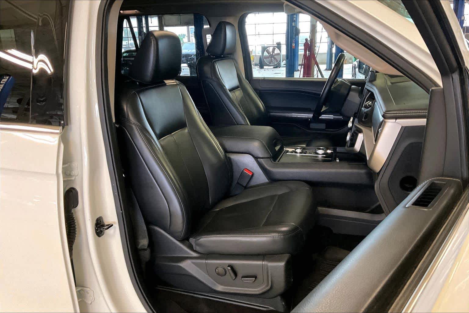 Used 2022 Ford Expedition Max XLT AWD/4WD image 8